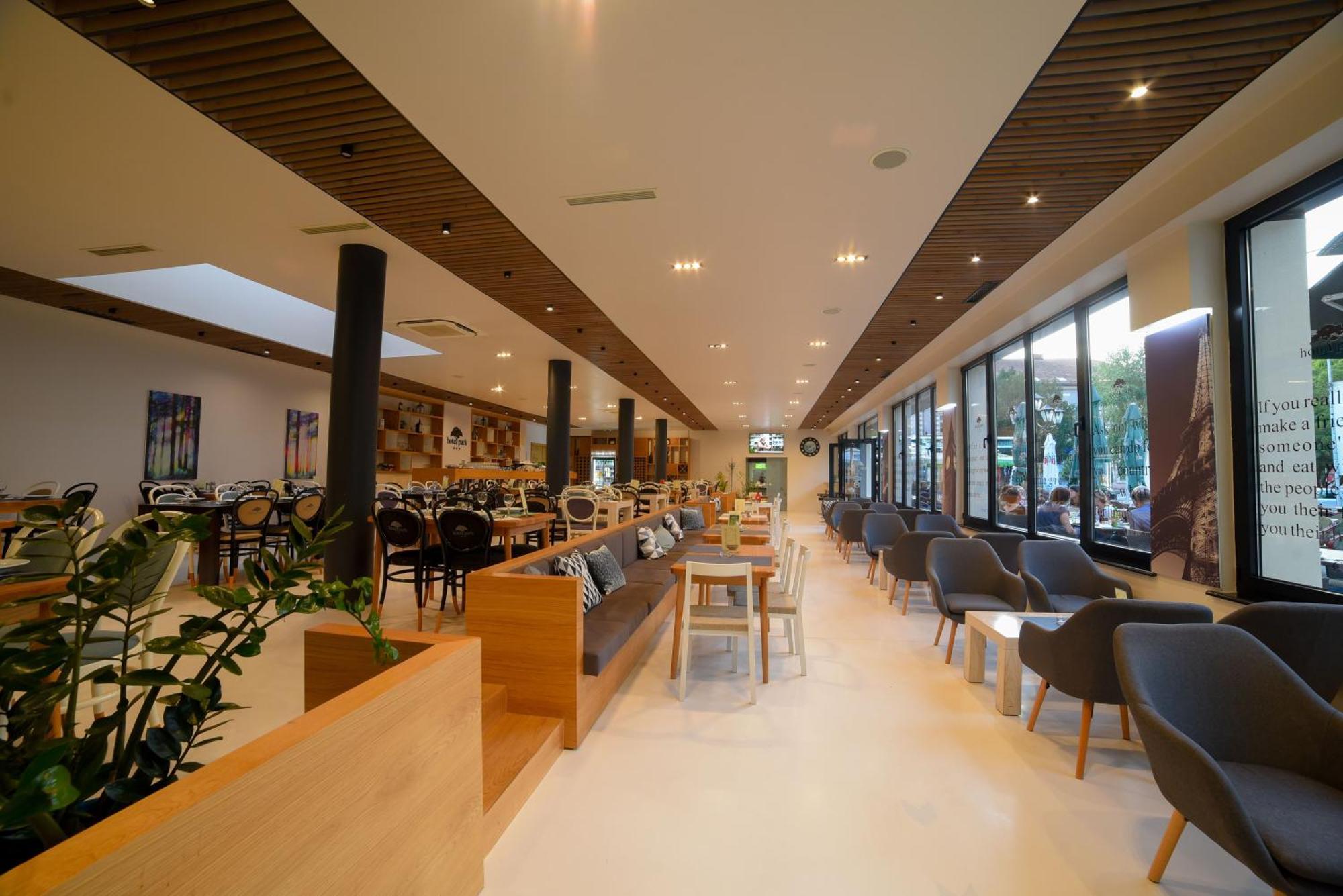 Park Hotel Bihać Eksteriør billede